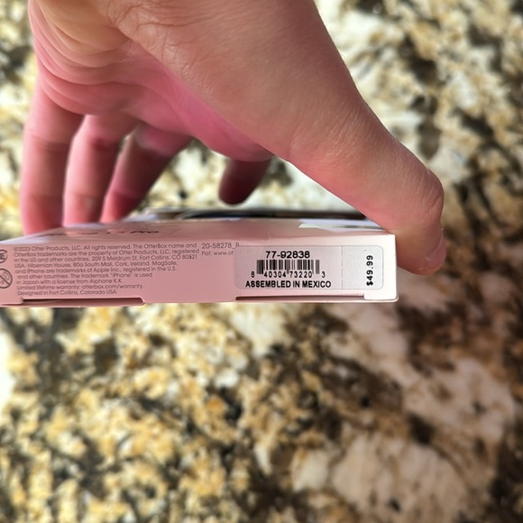 iPhone 15 pro otterbox - Picture 3 of 4